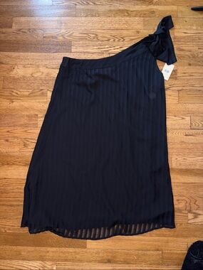 CeCe Black One-Shoulder Pleated Midi Skirt